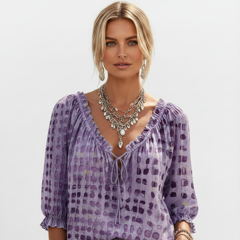 Blouse violette - fond blanc face caméra