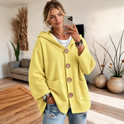 Cardigan jaune de face avec le visage du mannequin