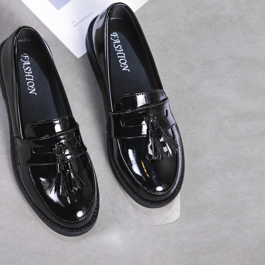 Mocassins noirs sans le mannequin