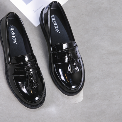 Mocassins noirs sans le mannequin