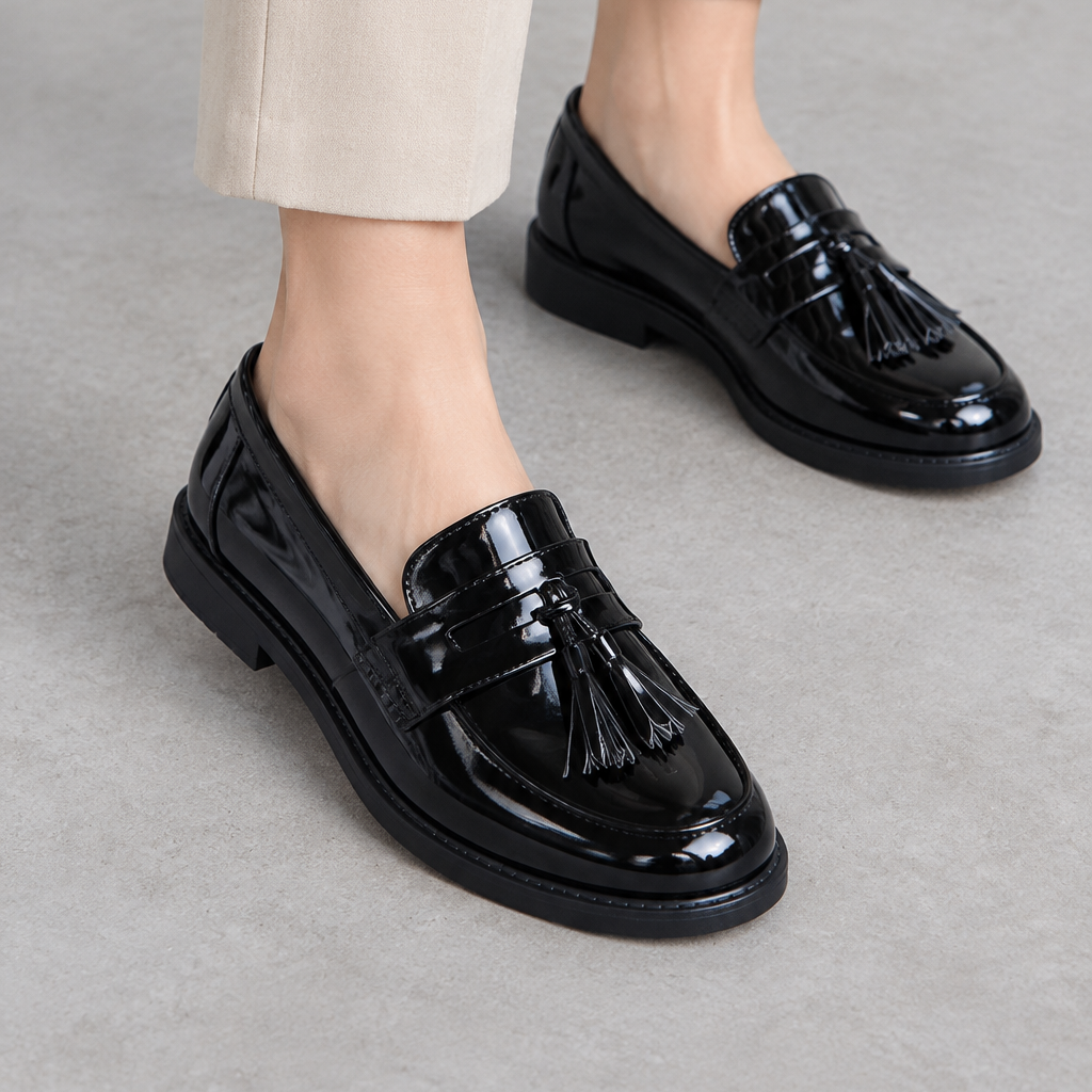 Mocassins noirs, vue trois quarts