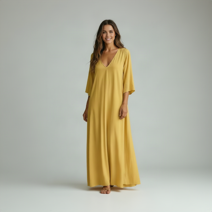 Robe jaune, visage souriant